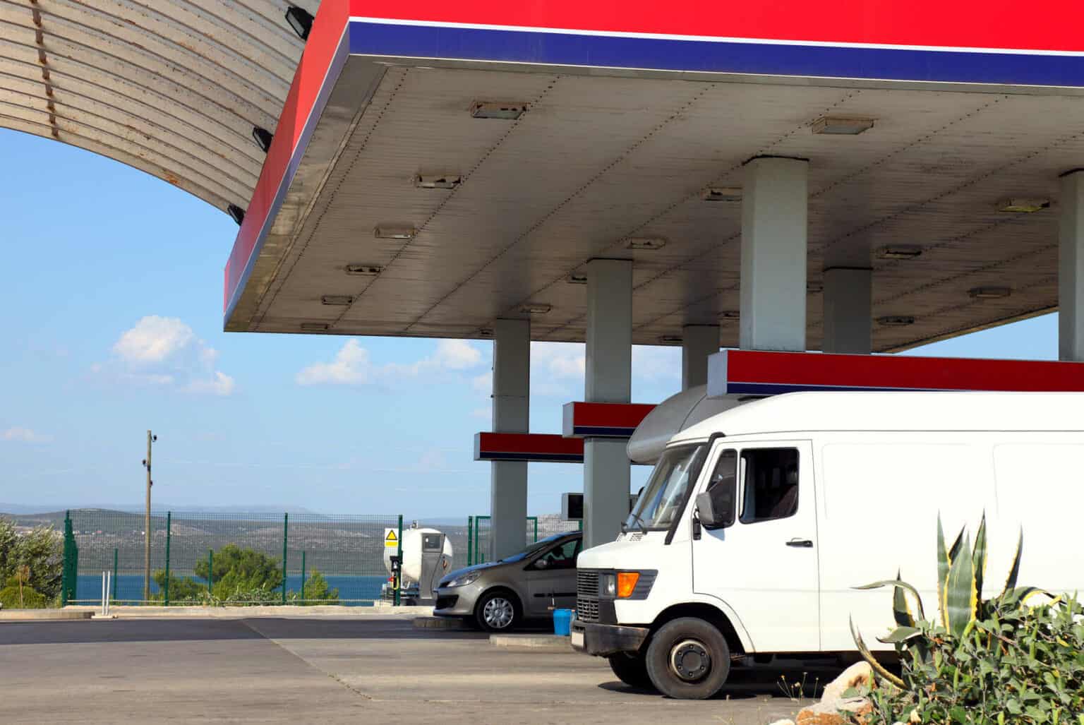14 Best Fuel Cards For Truckers (Our 2024 Reviews)